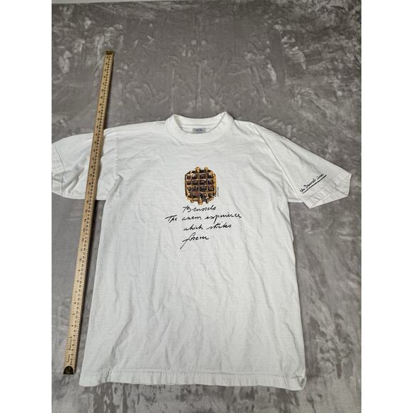 The Brussels Corner T-Shirt Size Medium - Picture 1 of 6